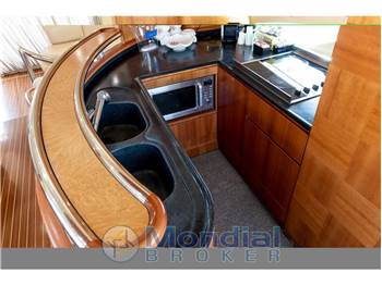 Barca a Motore Azimut 62 E