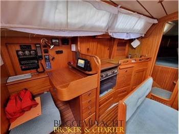 HALLBERG RASSY HR 34 FRERS