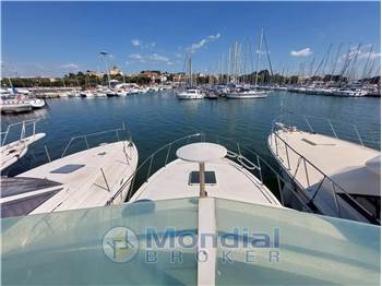 Bertram Yacht 33' Fbc