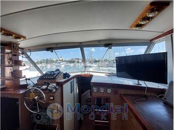 Bertram Yacht 33' Fbc