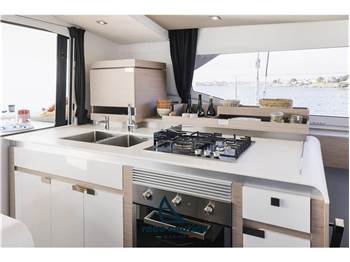 Fountaine Pajot Aura 51