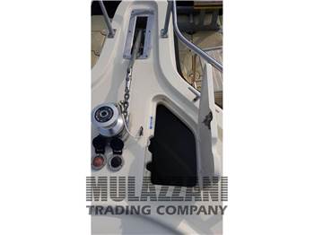 Pursuit 2670 Cuddy Center Console