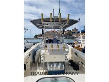 Pursuit 2670 Cuddy Center Console