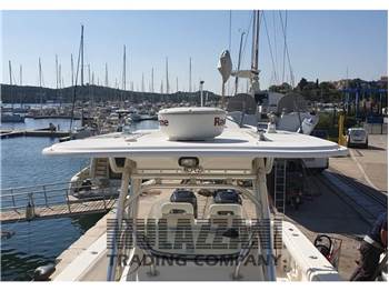 Boston Whaler OUTRAGE 320