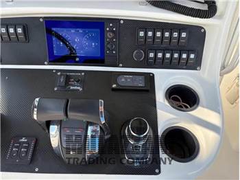 Boston Whaler 270 OUTRAGE