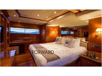 Benetti Legend 85