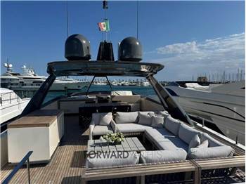 Ferretti Yachts 920