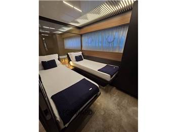 Ferretti Yachts 920