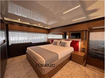 Ferretti Yachts 920