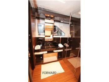 Ferretti Yachts 920