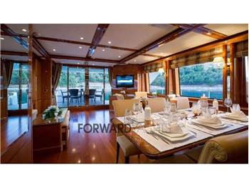 Benetti Legend 85