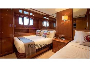 Benetti Legend 85
