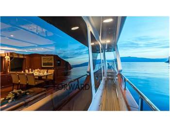 Benetti Legend 85