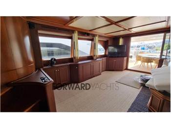 Custom Line Navetta 27