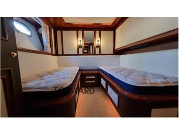 Custom Line Navetta 27