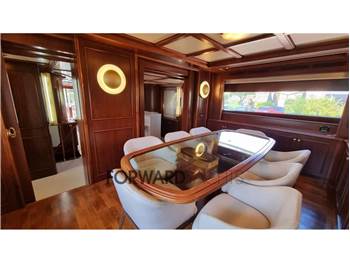 Custom Line Navetta 27