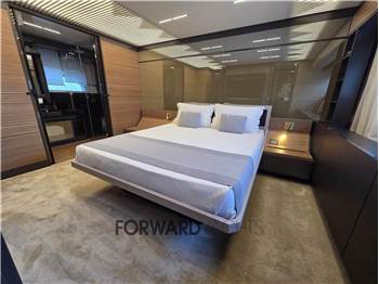 Ferretti Yachts 920