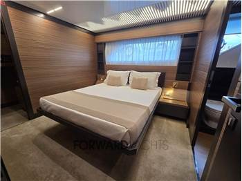 Ferretti Yachts 920