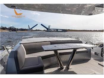 Galeon 700 SKY