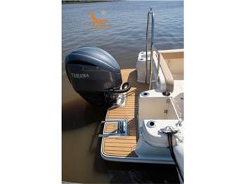 Scout Boats 240 XSF