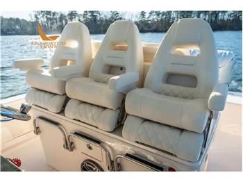 Grady White Boats 321 Coastal Explorer