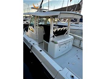 Boston Whaler OUTRAGE 380