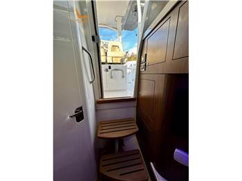 Boston Whaler OUTRAGE 380