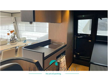Ferretti 720