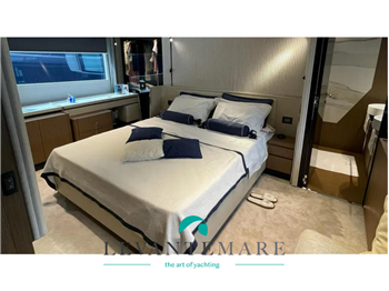 Ferretti 720