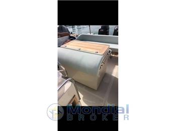 Boston Whaler OUTRAGE 25 Boston Whaler OUTRAGE 25
