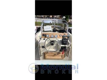 Boston Whaler OUTRAGE 25 Boston Whaler OUTRAGE 25