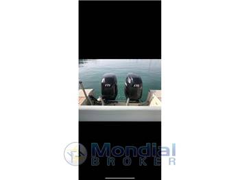 Boston Whaler OUTRAGE 25 Boston Whaler OUTRAGE 25