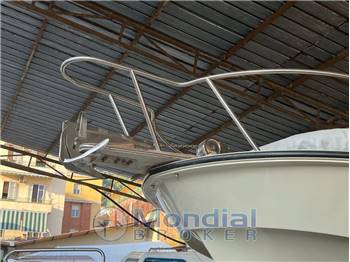 Boston Whaler OUTRAGE 25 Boston Whaler OUTRAGE 25