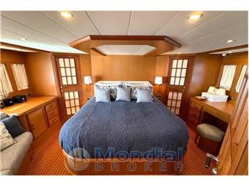Mochi craft Dolphin 74
