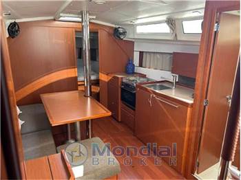 Beneteau Oceanis 38