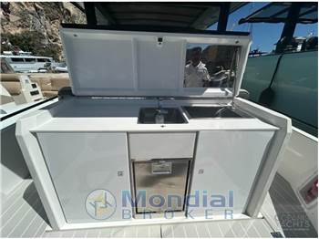 Axopar 37 Sun Top Brabus Line