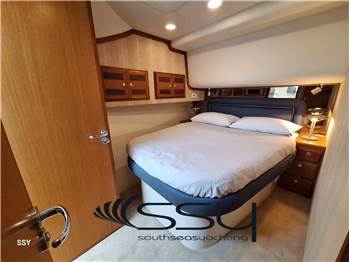 CABO YACHT 43 Flybridge
