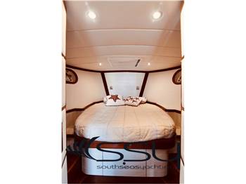 CAMPER & NICHOLSON ENDEAVOUR 42