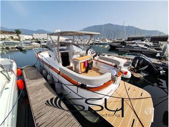 CANTIERI TIRRENIA gozzo VIVEUR 28 CABIN