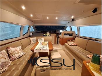 FERRETTI 530