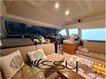 FERRETTI 530