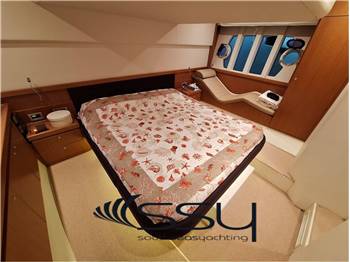 FERRETTI 530