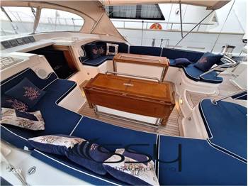 OYSTER YACHTS 82