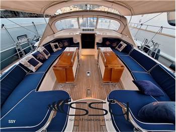 OYSTER YACHTS 82