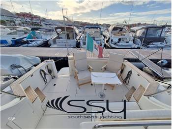 SABRELINE 36 Express Cruiser
