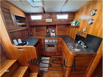 SABRELINE 36 Express Cruiser