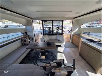 PERSHING 82 VHP