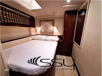 OYSTER YACHTS 82