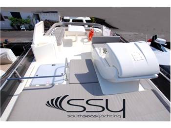 FERRETTI 530