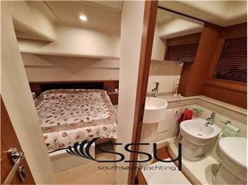 FERRETTI 530
